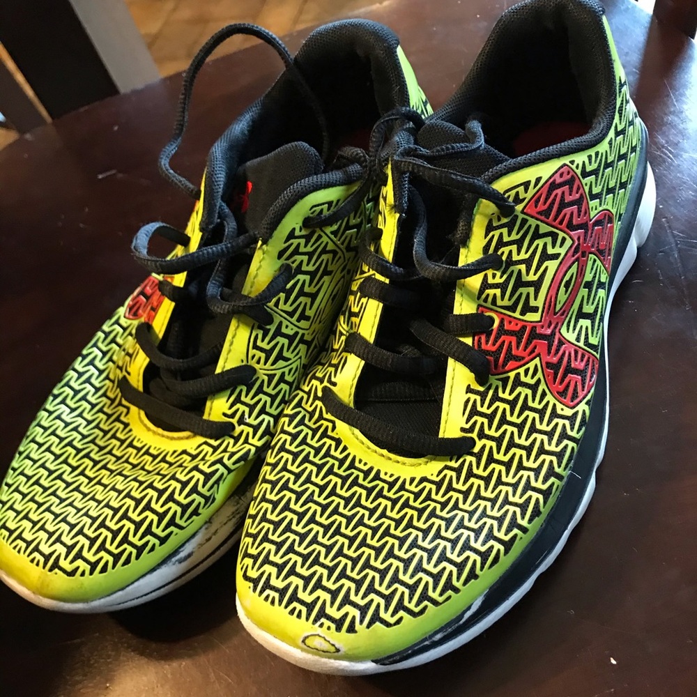 Sneakers - Picture 2 of 4